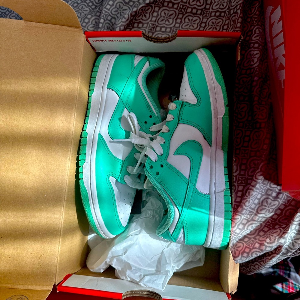 4y Nike dunk glow